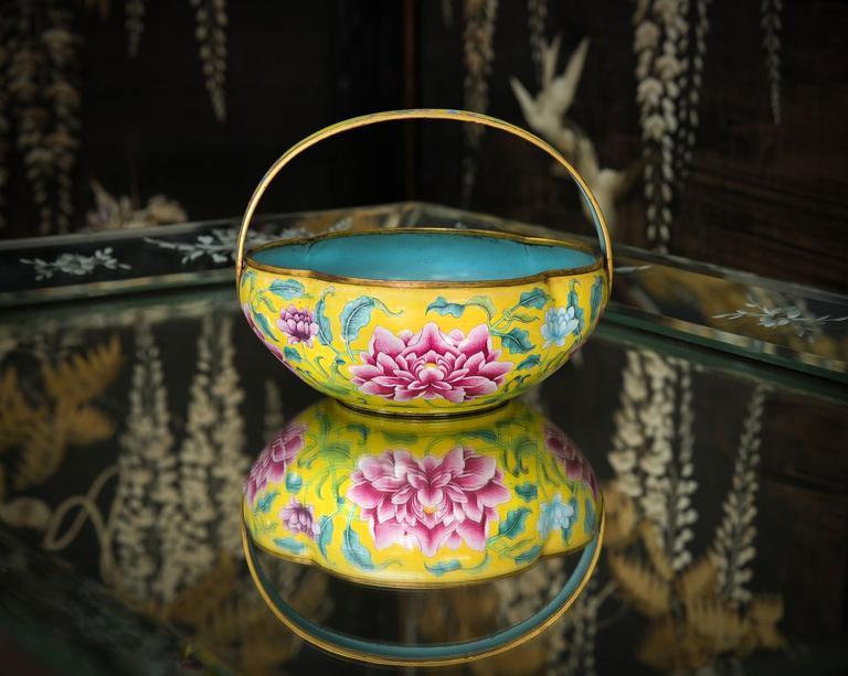 A Canton enamel basket, an attic find that went to auction