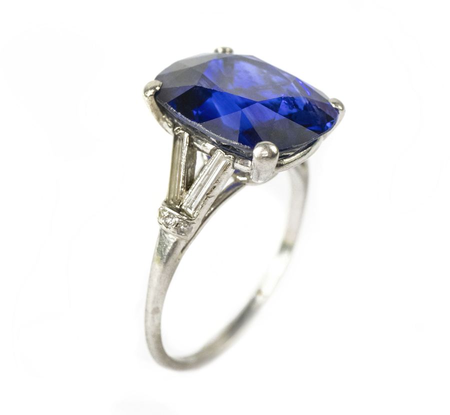 1920s 6ct Ceylonese sapphire ring
