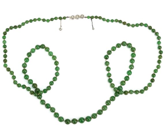 18ct gold, diamond and jade bead necklace